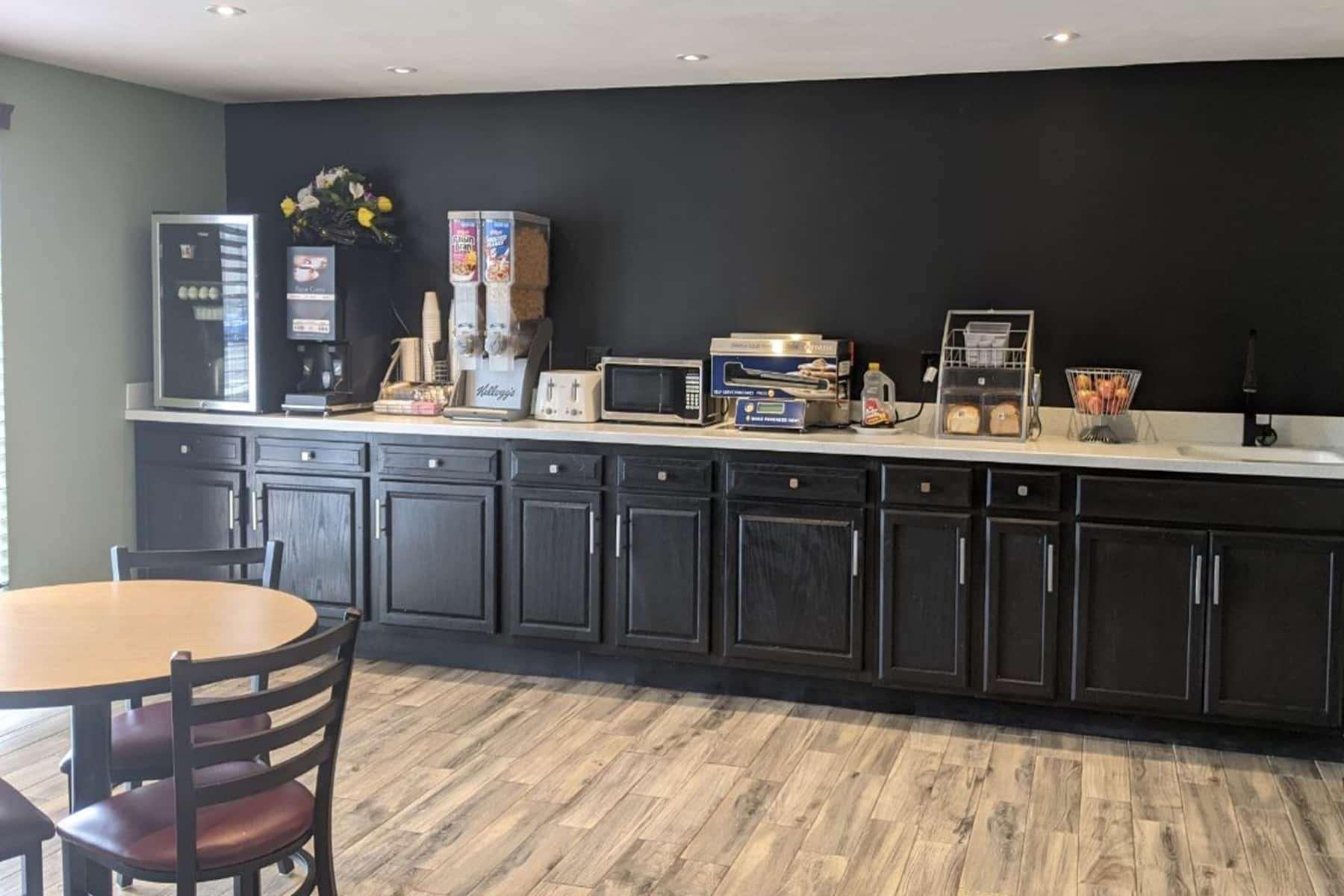 Super 8 By Wyndham Shelbyville Εξωτερικό φωτογραφία